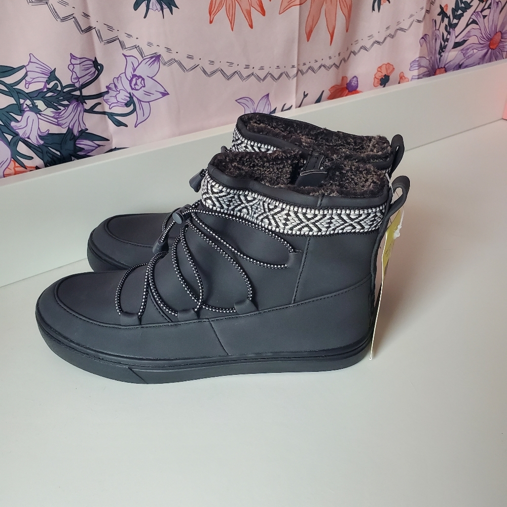 TOMS Alpine Booties - Picture 3 of 6